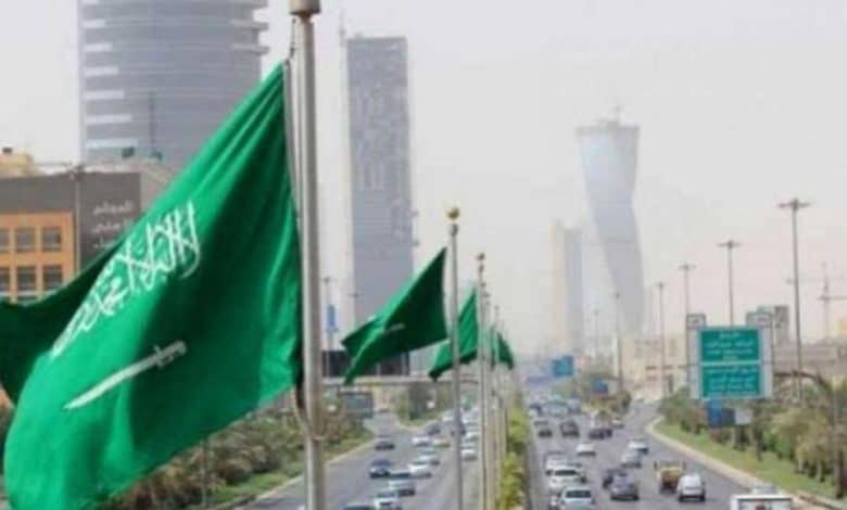 قرار قصر العمل على السعوديين في بعض المهن